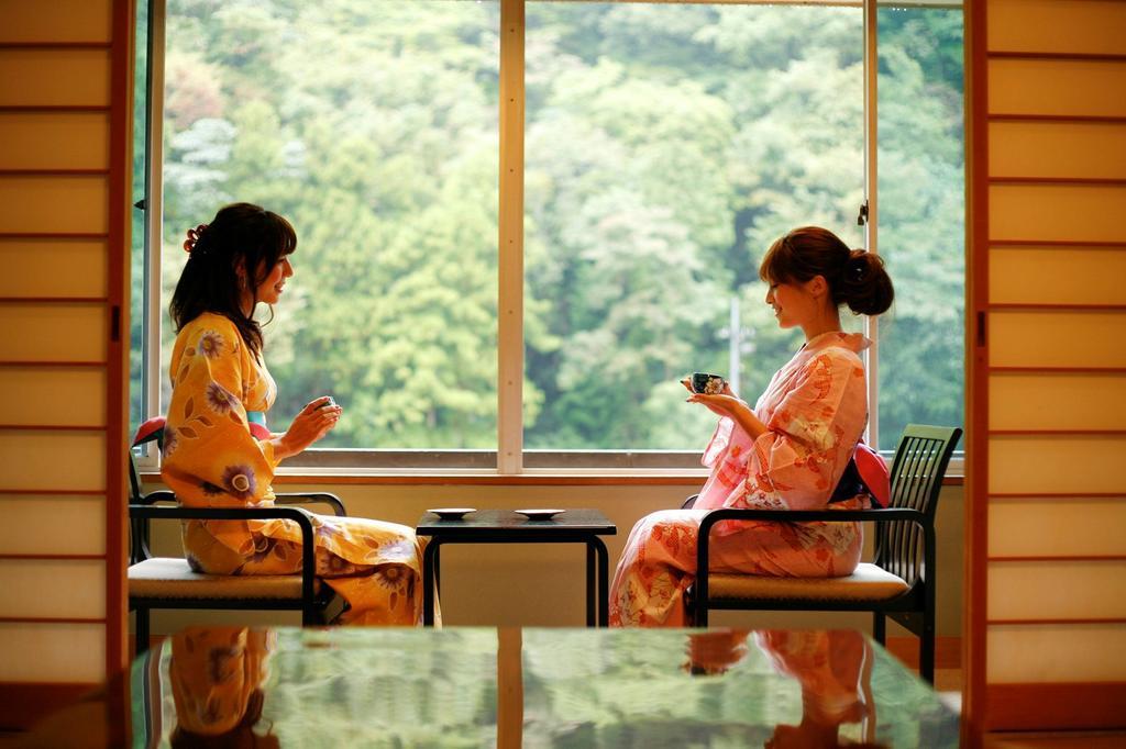 Hotel Kikunoyu Maniwa Buitenkant foto