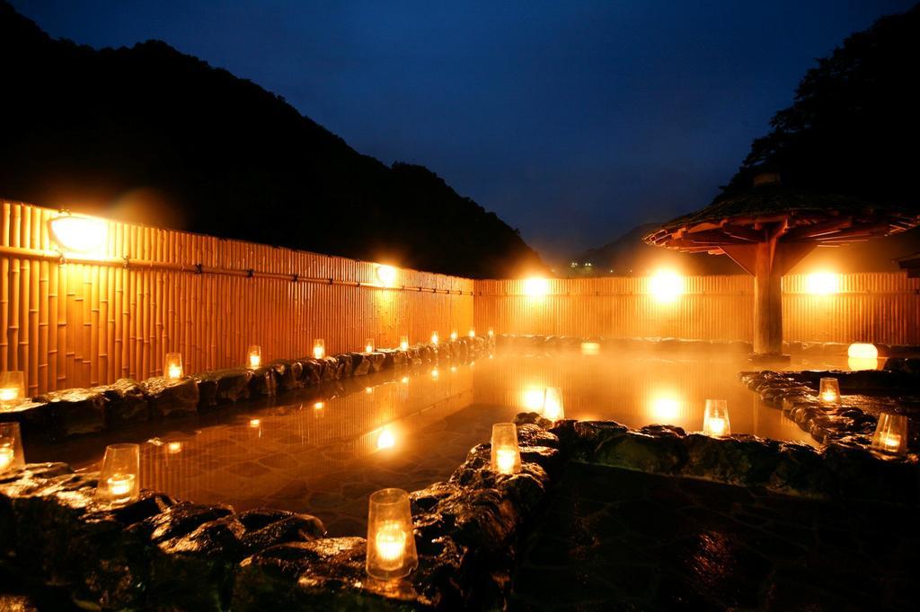 Hotel Kikunoyu Maniwa Buitenkant foto
