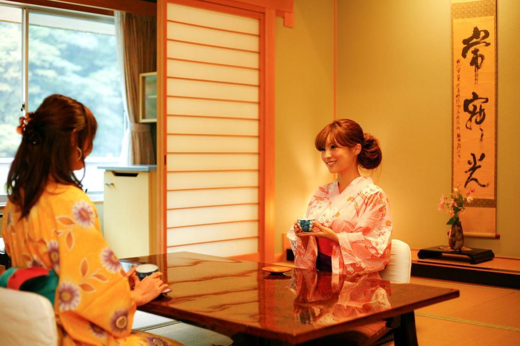 Hotel Kikunoyu Maniwa Buitenkant foto