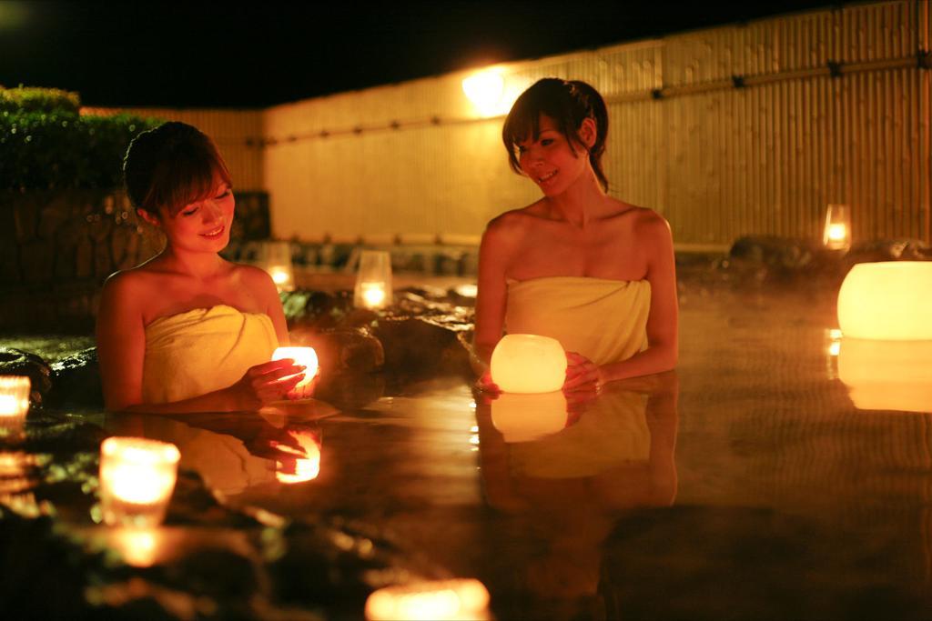 Hotel Kikunoyu Maniwa Buitenkant foto